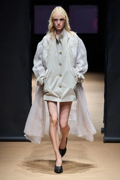 Look 27